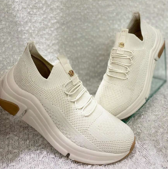 C White sneakers