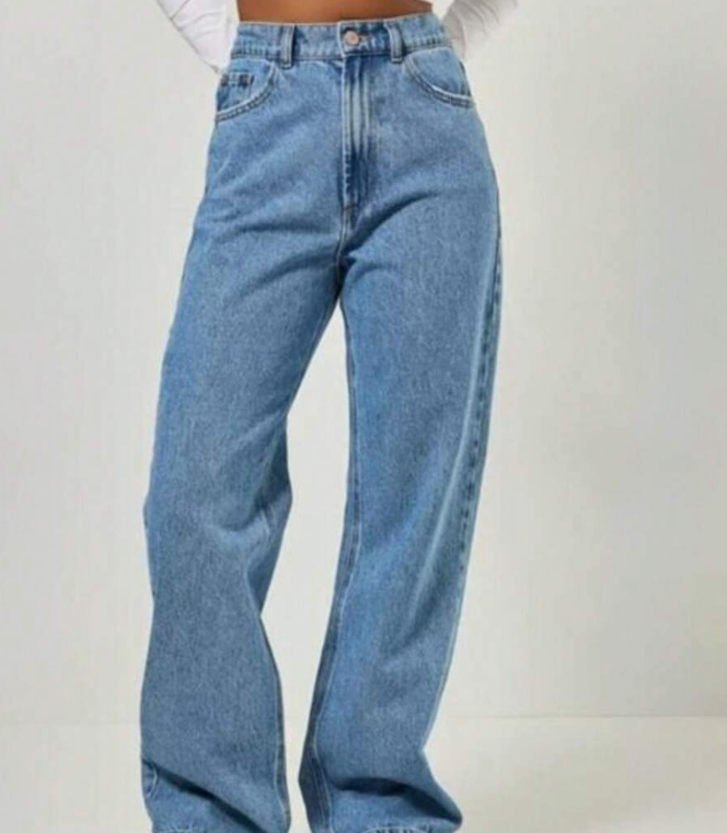 Staggered Blue Jeans