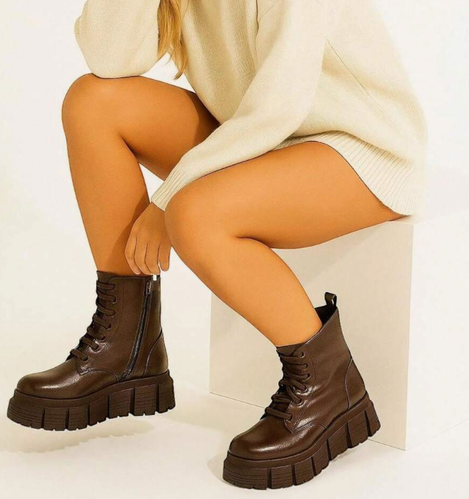 Woman's Leather Boots
